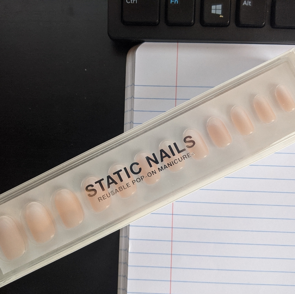 Static Nails Reusable Pop On Manicure Kit